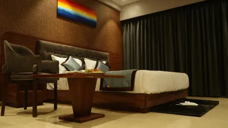 Alaukik Hotel Отели в г. Ахмеднагар