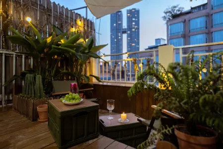 SummerFlats - Summer Art and Design Apartment (Taikoo Li Branch, Chengdu) Отели рядом с достопримечательностью «CH8 Livehouse (Wanmei)»