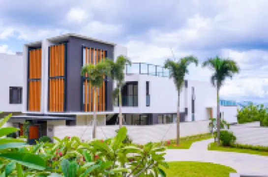 Xunliao Bay Parallel Holiday Villa Hotels near TianHouGong LingNan MinSu WenHua Jie