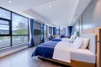 LANOU Hotel (Daocheng Binhe Road) Hotels in Daocheng