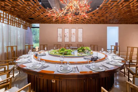 Floral Hotel · Yichang Lakeside Mountain House Hotel (Three Gorges Airport Yuting Industrial Zone) Отели рядом с Аэропорт Ичан