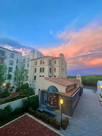 LES FLEURS Designer Homestay Отели в г. Чанли