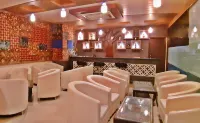 Spring Sky Mughalsarai By ShriGo Hotels - bar