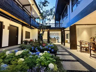 Waterfront Residence View Garden (Lijiang Ancient City Sifang Street Store) Отели в г. Лицзян