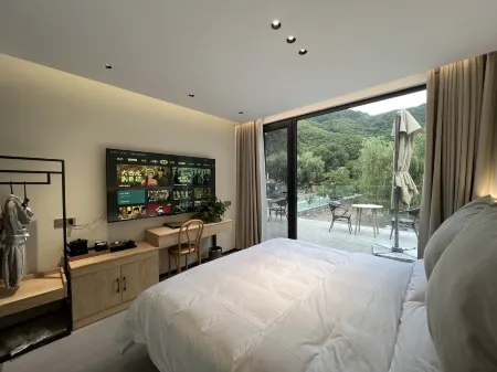 Ice and Snow Mountain Residence Homestay