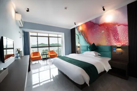 Peninsula Lake Hotel (Taohua Lake Park Store in Fangchenggang) Отели рядом с достопримечательностью «Port of Fangcheng (Gangqu 16th Road)»