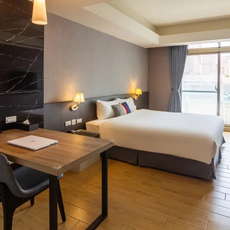 CHECK inn New Taipei LuZhou Отели рядом с достопримечательностью «Guangfu Gong Temple»