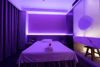 Hotels in Yue