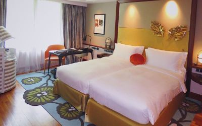 ラグジュアリー ファミリールーム キングベッド1台+シングルベッド2台 ソフィテル シンガポール セントーサ リゾート&スパ(ステイケーション可)の写真