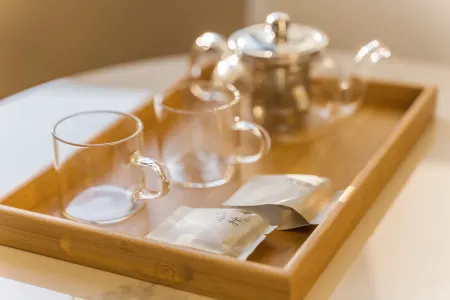 Shiyan Qiyue Hotel (People's Square) Отели рядом с достопримечательностью «Hubei University of Medicine»