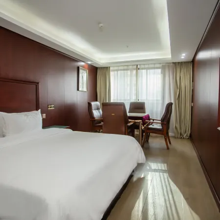 Huating·Aofeng Hotel (Pingyang Railway Station Yintai City Branch)