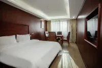 Huating·Aofeng Hotel (Pingyang Railway Station Yintai City Branch)