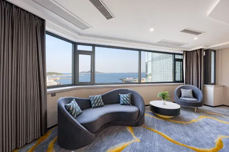 JOY SEASIDE HOTEL Отели рядом с достопримечательностью «Weihai Happiness Gate»