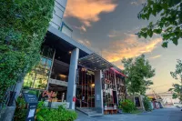 ISTY Design Hotel Hotels near Pa Tan