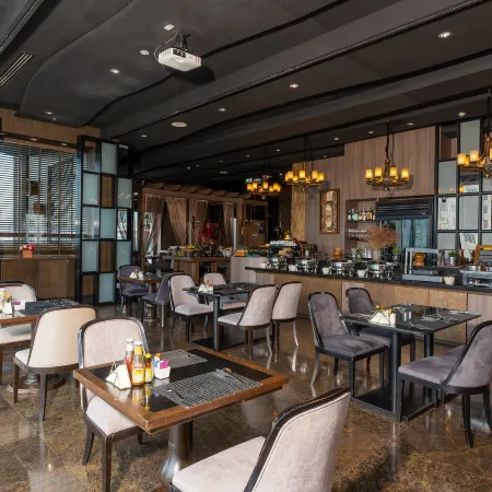 Montraj Continent Bangkok Sukhumvit Отели рядом с достопримечательностью «Торговый центр Terminal 21»