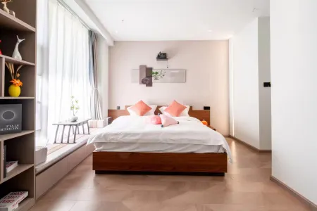 Lecheng Private Shadow Theme Hotel (Kunming South High-speed Railway Station University Town) Отели рядом с достопримечательностью «Kunming University of Science and Technology Chenggong Campus Library»