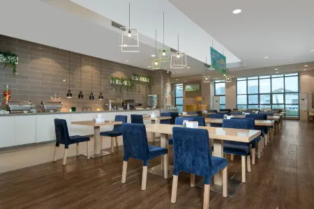 Holiday Inn Express Chongqing University Отели рядом с достопримечательностью «Chongqing University of Posts and Telecommunications (University City Teaching Area)»