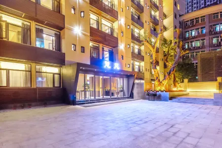 Huiyuan Hotel (Chongqing Shapingba High Speed Railway Station Jinsha Tianjie Branch) Отели рядом с достопримечательностью «Sichuan Waiguoyu University»