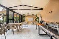 Pengzhou Yingyun Banshan Bieyuan