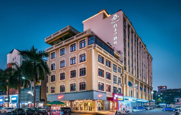 Magnotel Hotel (Dongxing Guomen Port)
