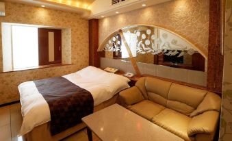 5. Hotel Fi..