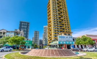 Love Apartment (Yingkou Shanhai Square Vanke Lawei Coast Branch)