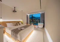 Yuanfang Aurora Riverview Bed and Breakfast (Zhenyuan Ancient City New Bridge Store)