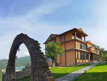 Yijian Tailai Homestay Отели в г. Бадун