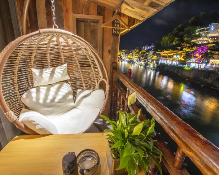 Mengyuan Tuojiang Inn โรงแรมในเฟิ่งหวง