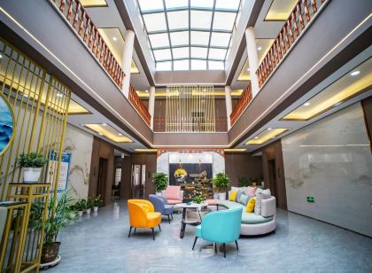 Colorful Danxia Flower House Hotel