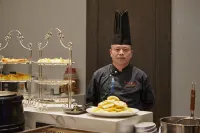 Eight Stays Royal Hotel - Breakfast