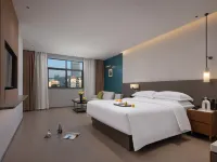 Huizhou Four Seasons Maple Hotel（Huizhou High Speed Rail Station Xinghe Coco Store） Hotels near Danshui