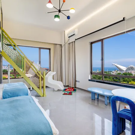 Qingdao·Qiyu·Ocean-Loving Azure Vernal Coastal Resort Homestay (Jinshatan Beer City Branch)