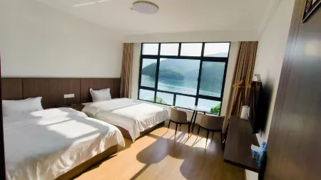 Bihu Xiaozhu Homestay (Taiping Lake Scenic Area Branch) Отели рядом с достопримечательностью «Dongtianwan Scenic Spot»