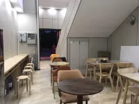 Xingju E-sports Business Hotel (Gongqingcheng High-speed Railway Station) - Parkplatz