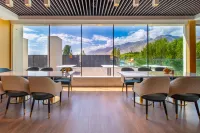 Panoramic Star Hotel(Gucheng road jincaotan branch)