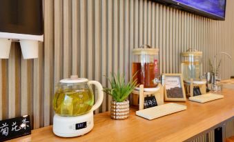 Xinchun China Hotel (Taiyuan Chaoyang Street East Railway Station Store)