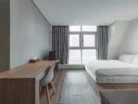 Brown Suites Hotel sinchon central Hotels near Sinchon Station