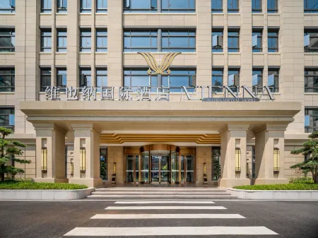 Vienna International Hotel (Chongqing Chenjiaqiao Branch) Отели рядом с достопримечательностью «Chongqing Vocational College of Electronic Engineering University City Campus - Mechanical and Electrical Engineering Center»