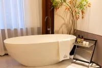 VISHAN· Vishang Designer Tide Hotel (Zhongshan Road Pedestrian Street Store) Hotels near International Trade Phoenix Park