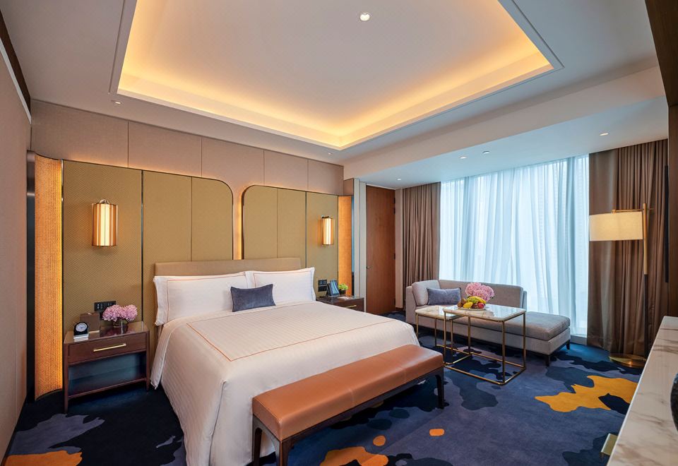 1. 솔레어 리조트 ..