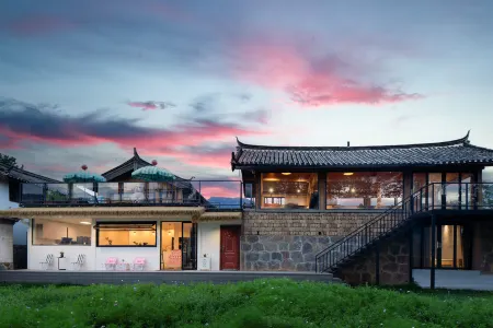 Snowy mountain Photography Hotel Отели рядом с достопримечательностью «Lashihai Wetland Park»