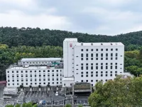 Marshal Palace Hotel Hotel dekat Fuhe Wetland