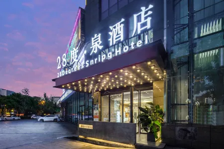28 Degree Quan Hotel (Zhangzhou High-speed Railway Station Southwest Medical University Branch) Отели рядом с достопримечательностью «Zhangba Guiyuan Forest»