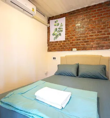 ห้องพักเตียงเดี่ยวสำหรับผู้หญิง (ห้องน้ำรวม)