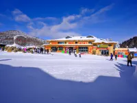 Snow country Grand Shopper Hotel (Snow Rhyme Street) Hotels near Xueyun Street