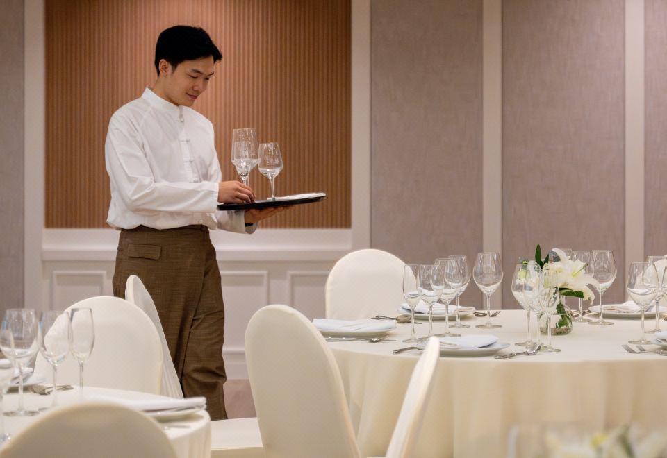 2. Dusit Pr..