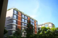 Balcony Courtyard Sriracha Hotel & Serviced Apartments Hotel dekat Assumption College Sriracha