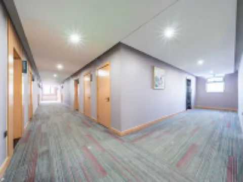Huayi Select Hotel (Hejian Migezhuang Diyi Zhongxue)