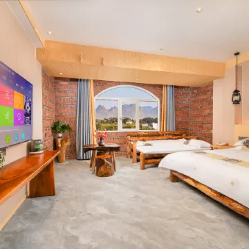 Du'an Honghuozhuan Art Homestay (Du'an High-Speed Railway Station)